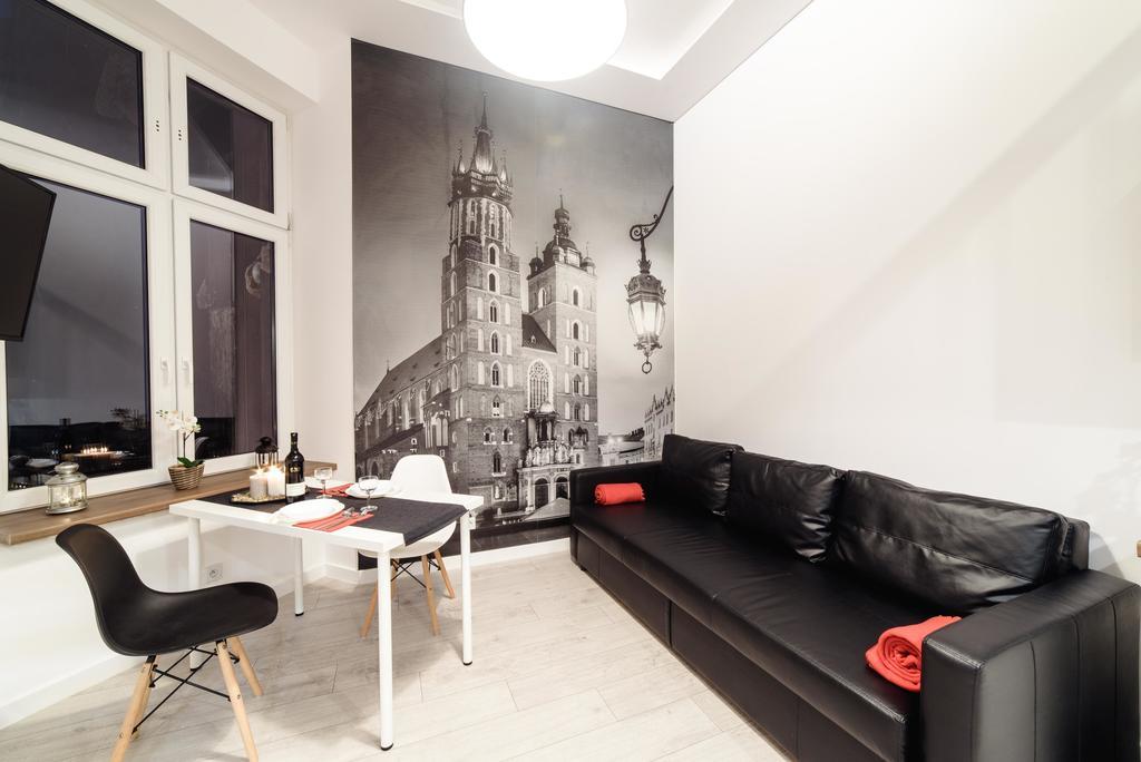 Aparthotel 2 Nights Apartments - Great Location, Right Next To Main Rail And Bus Station, 10 Min To Main Square By Foot 3*