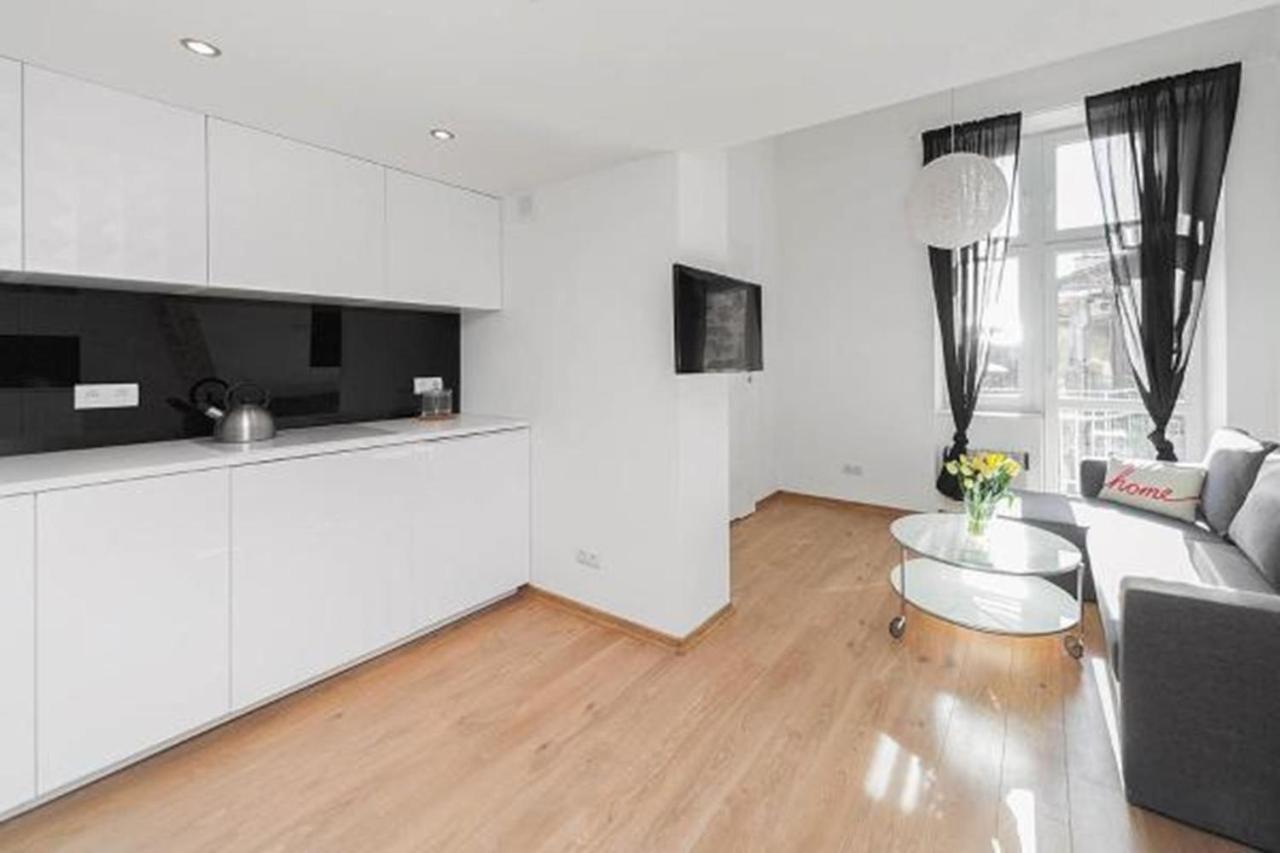 Aparthotel 2 Nights Apartments - Great Location, Right Next To Main Rail And Bus Station, 10 Min To Main Square By Foot Krakow