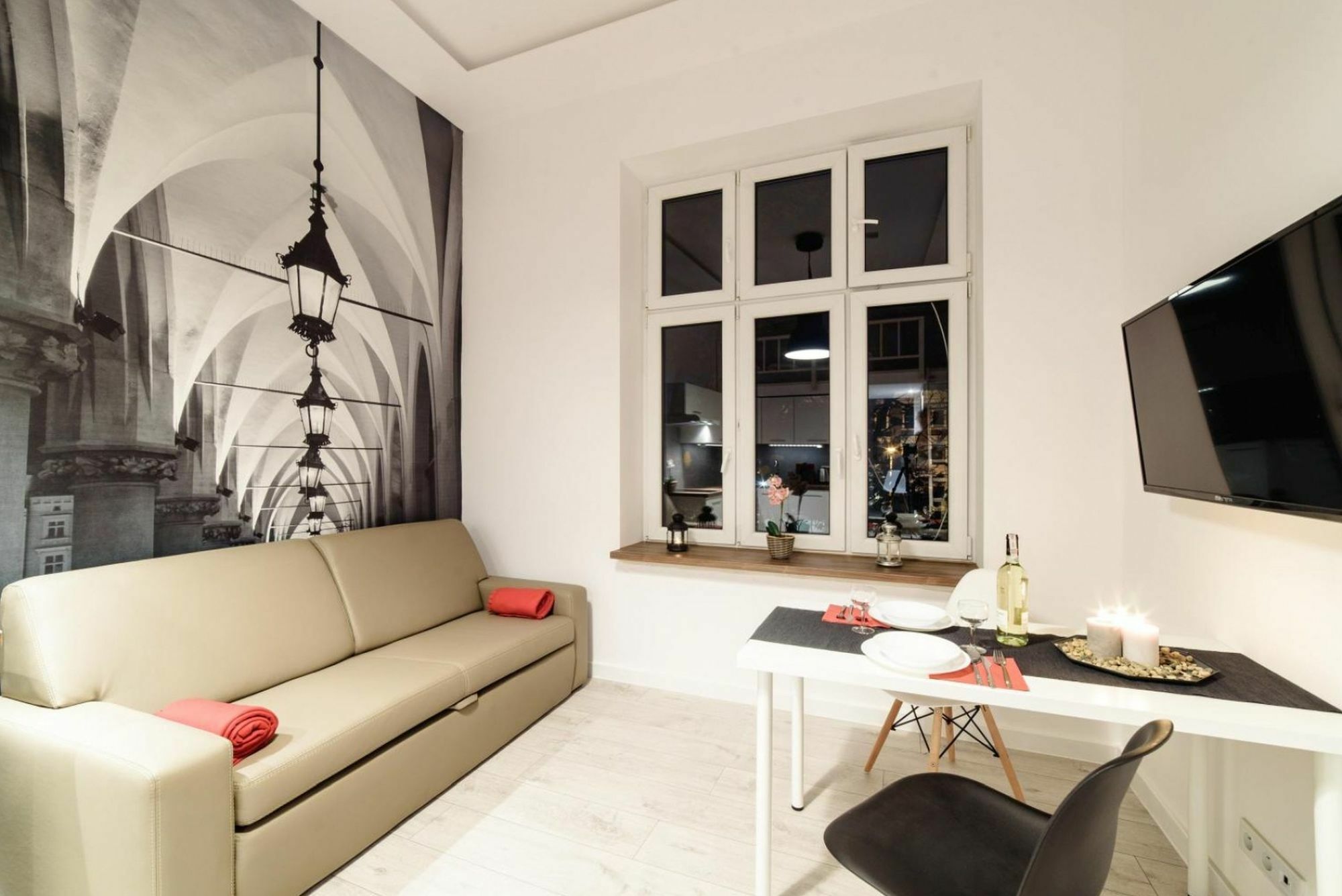 2 Nights - Great Location, Right Next To Main Rail And Bus Station, 10 Min To Main Square By Foot 3* Краків